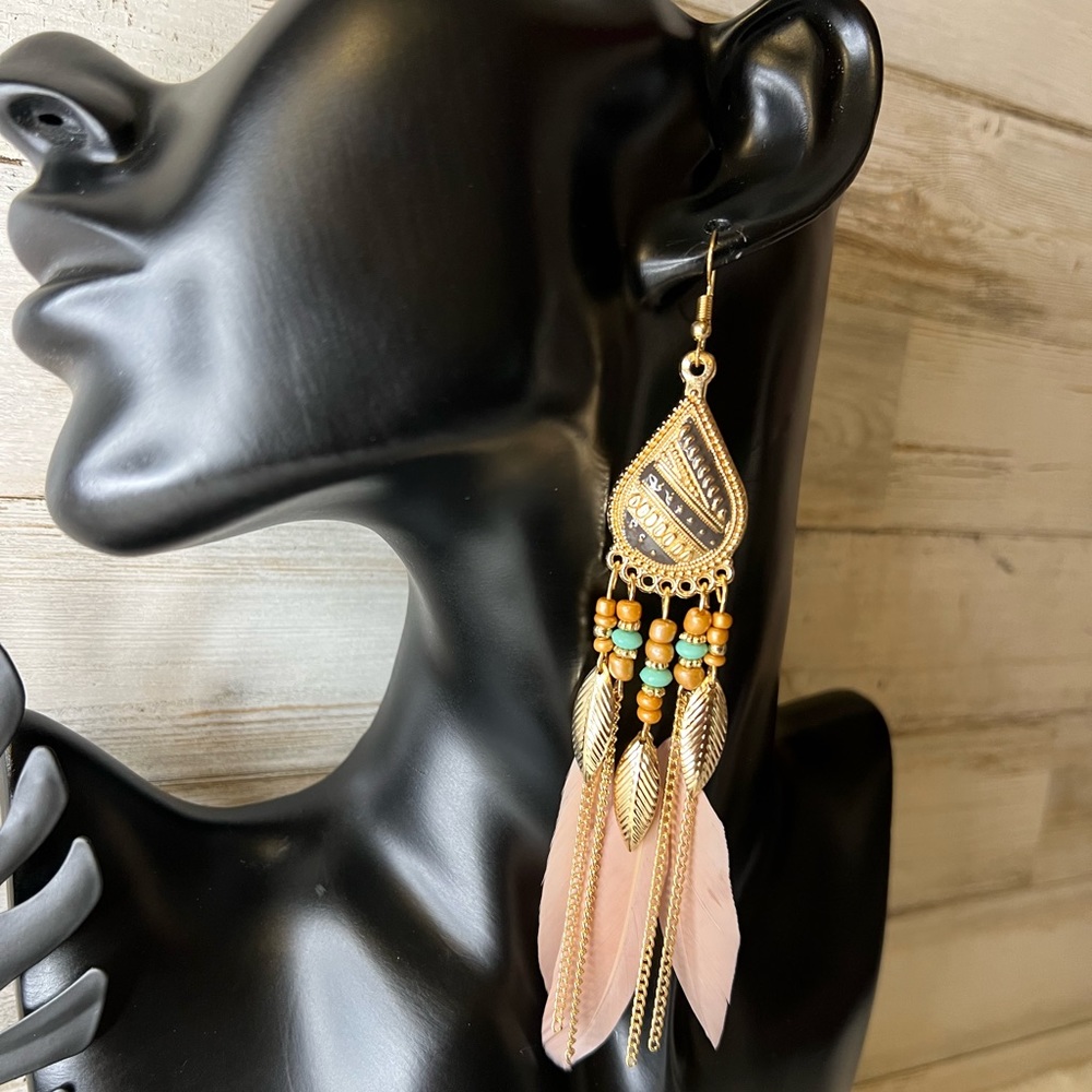NWT soft pink boho feather earrings. - Picture 2 of 5